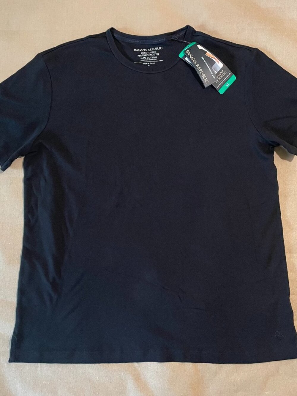 Banana Republic Luxe Touch Performance Tee Size XL Black Quick Dry Base Layer